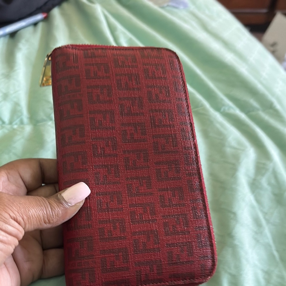 Fendi Red Logo Wallet - Picture 9 of 14